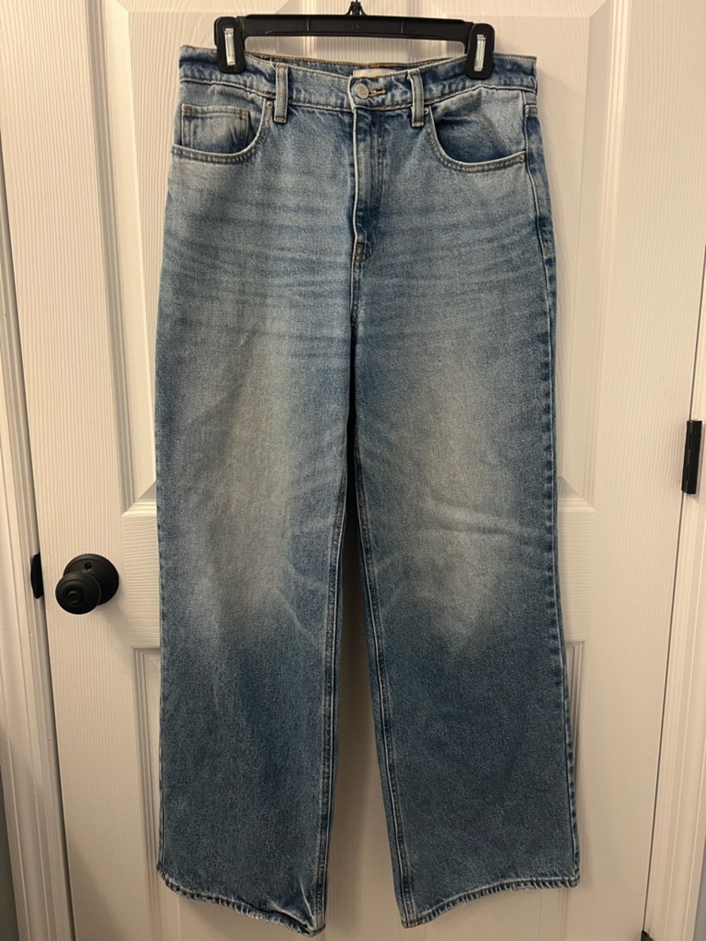 PacSun Women's Straight-Leg Jeans in Faded Blue Wash